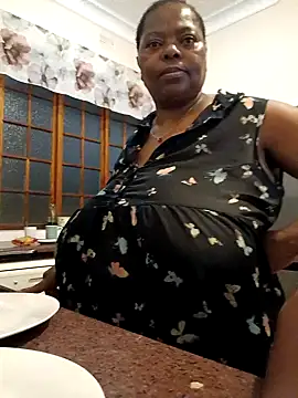 MatureBoobsDiva online show from March 25, 6:22 pm