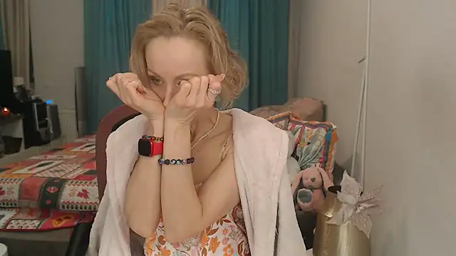 LuxuryNika online show from April 6, 12:50 pm