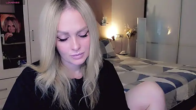 Snapshot of Libby_Nora chatting on October 22, 10:53 am Libby Nora online show from October 22, 10:53 am