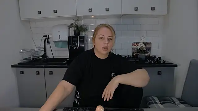 erikaerika online show from September 19, 8:13 am