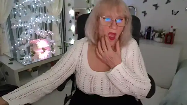 Ghertrude52 online show from December 17, 4:38 am