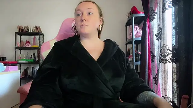 kisicaxx online show from April 4, 3:22 pm