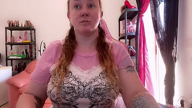 kisicaxx online show from June 4, 8:30 am