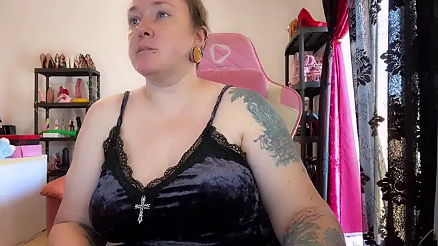 kisicaxx online show from April 7, 11:34 am