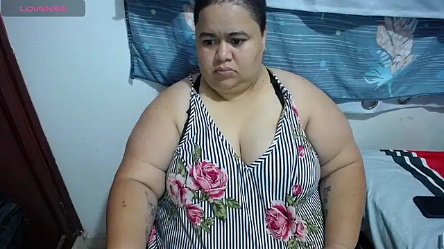 hotlesby4uxxx online show from April 6, 10:44 pm