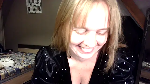 Snapshot of MissGirly chatting on October 22, 6:46 pm MissGirly online show from October 22, 6:46 pm