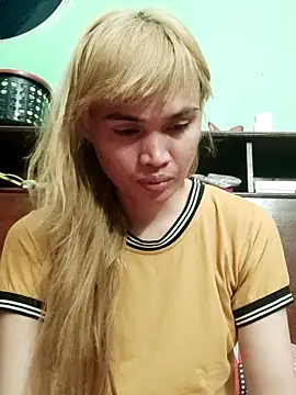 QueenSoreal online show from June 3, 4:12 pm