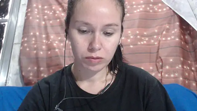 Snapshot of Venusluxodomme chatting on October 2, 11:37 am Venusluxodomme online show from October 2, 11:37 am