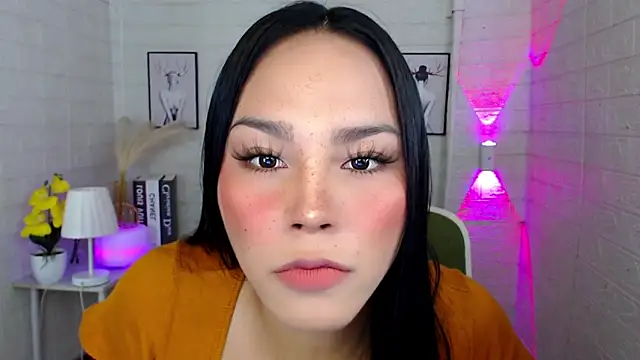 LylianaGirlx online show from October 31, 6:01 pm