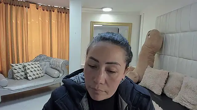 gaby trent online show from December 19, 3:15 pm