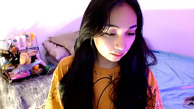 SweetLilly 18 online show from November 3, 3:54 am