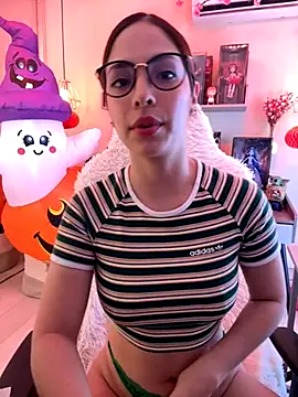 Snapshot of Zoe_Bae chatting on October 14, 9:50 pm Zoe Bae online show from October 14, 9:50 pm