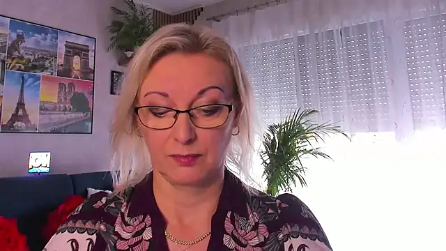 vanessa chat online show from June 3, 2:33 pm