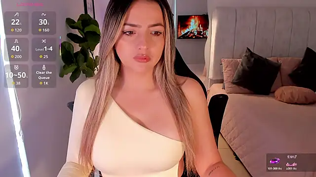 AmyWood online show from June 4, 9:19 pm