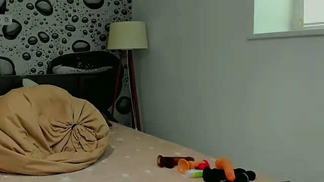 Snapshot of AlmaFancy chatting on October 1, 9:03 am AlmaFancy online show from October 1, 9:03 am