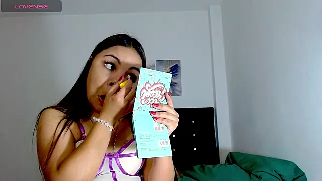 Kylie loveee online show from December 4, 2:08 pm