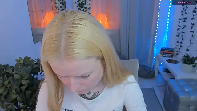 Laly Peach online show from June 3, 12:06 pm