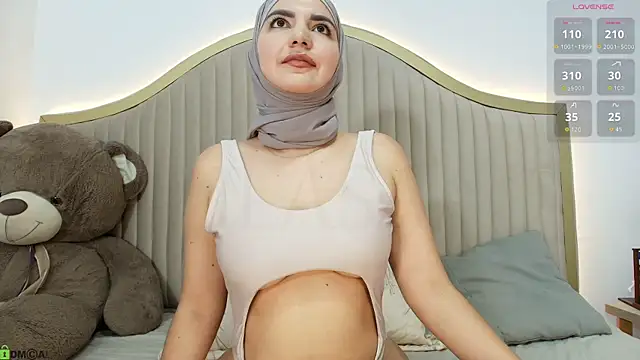 dalilasaadi  online show from April 18, 3:36 pm