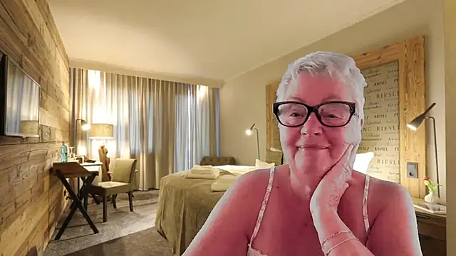 GrannyChrissy68 online show from February 1, 3:33 pm