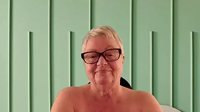 GrannyChrissy68 online show from March 17, 10:25 pm