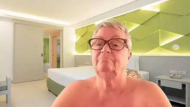 GrannyChrissy68 online show from March 26, 10:22 pm