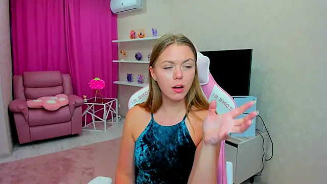 Strawberrye online show from February 15, 7:51 am