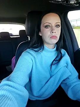 EVILYN online show from November 16, 3:01 pm