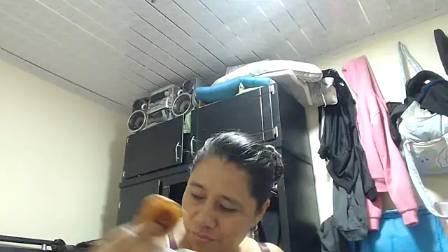 adrixxx38 online show from April 16, 12:44 am