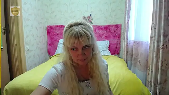 SunnySylvia online show from November 7, 9:48 am