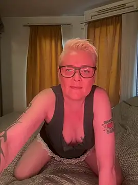 Gizzithehotone online show from March 20, 3:06 pm