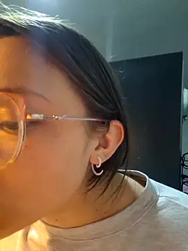 linda-schmidt online show from April 11, 1:55 am