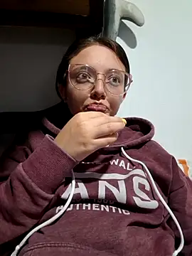 linda-schmidt online show from March 29, 3:38 am