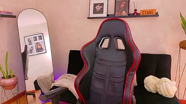 EmmyEvans1 online show from February 26, 7:57 pm