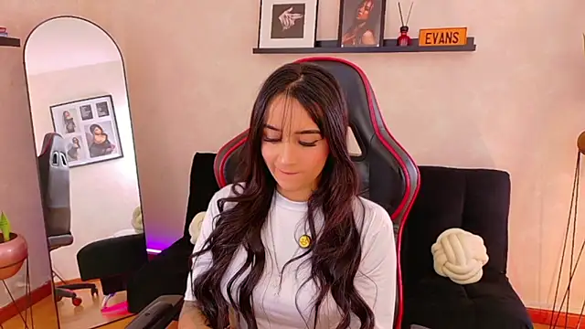 EmmyEvans1 online show from March 2, 7:31 pm