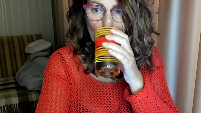 lauraoven online show from October 9, 7:12 am