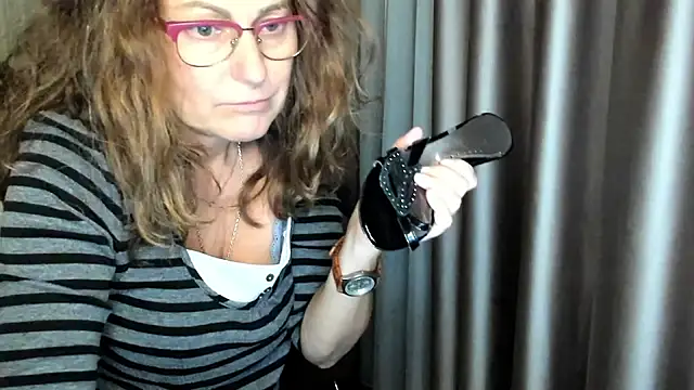 lauraoven online show from October 21, 5:06 pm