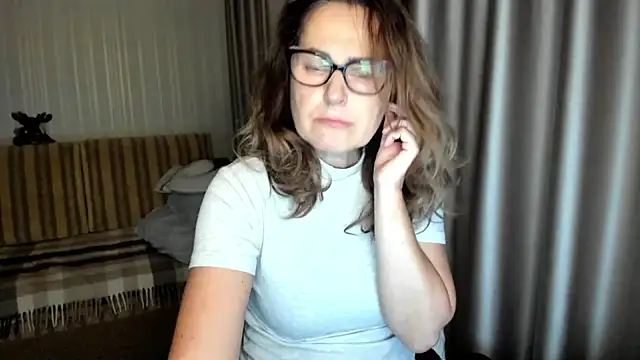 lauraoven online show from November 16, 3:01 pm