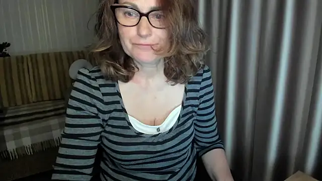 lauraoven online show from May 5, 6:22 pm