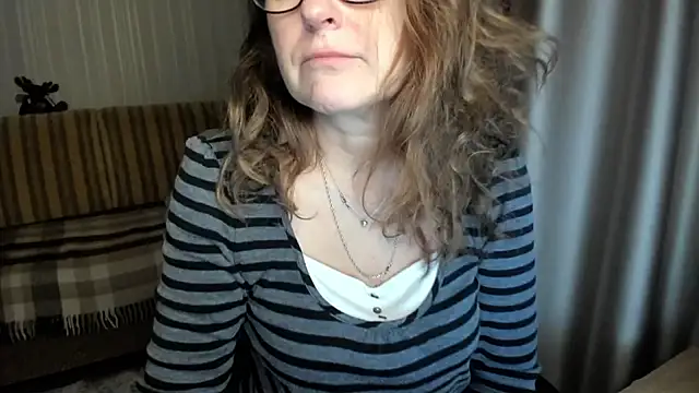 lauraoven online show from January 18, 6:04 pm