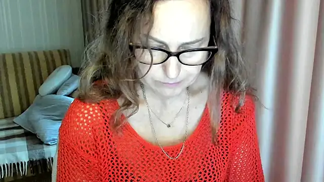 lauraoven online show from November 3, 9:57 am