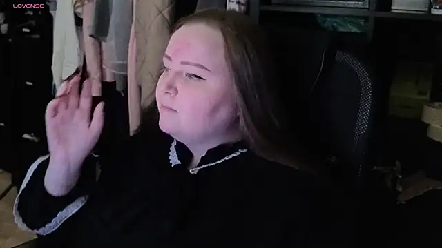 Snapshot of EMMA__CONNOR chatting on October 17, 12:02 am EMMA CONNOR online show from October 17, 12:02 am