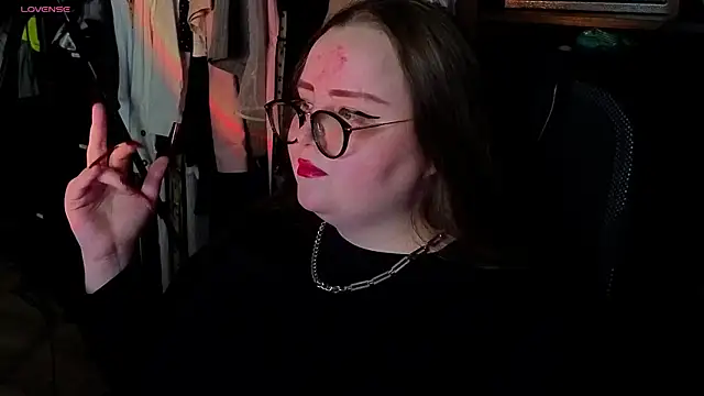 Snapshot of EMMA__CONNOR chatting on October 12, 12:13 am EMMA CONNOR online show from October 12, 12:13 am