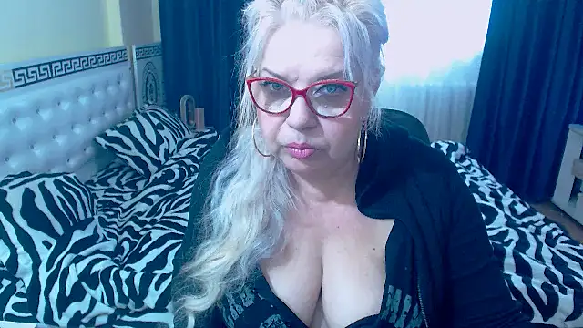 SonyaHotMilf online show from February 16, 9:31 am