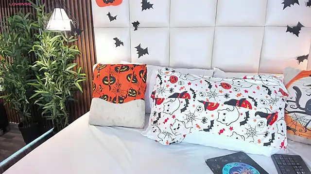 naughty flower18 online show from October 29, 10:45 pm