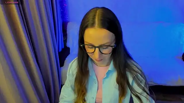 CurlySteph online show from October 28, 4:46 pm