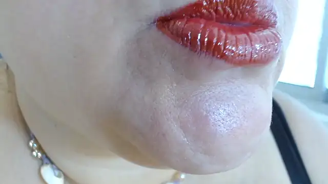 Kerly Doll online show from December 4, 7:03 pm