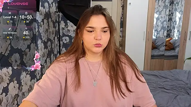  momiji  online show from February 4, 11:35 am