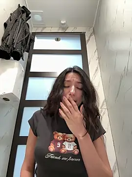  MiaQueen  online show from February 18, 10:09 pm