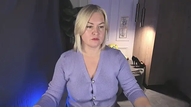 YolandaKiss online show from November 22, 8:22 pm