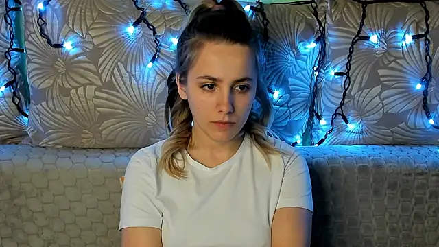 MaggieCake online show from March 8, 1:46 am